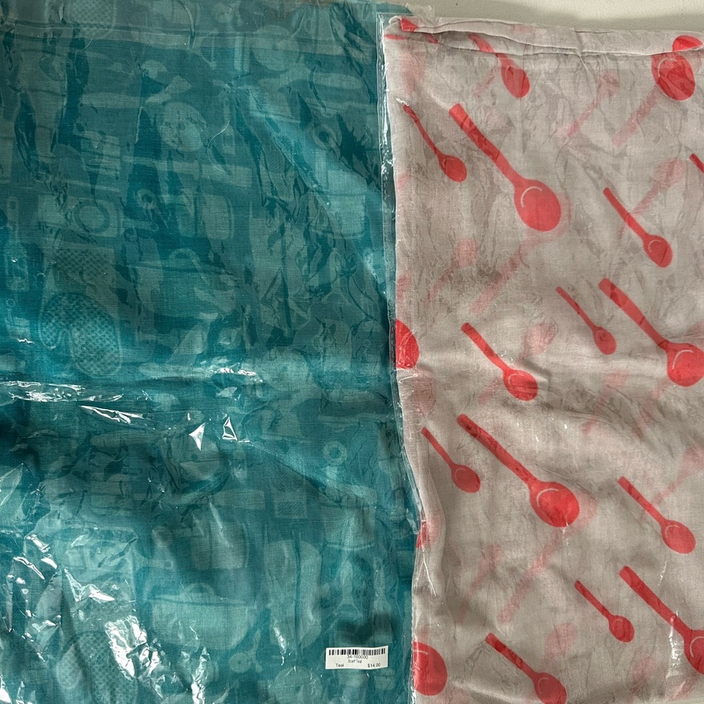 Set of 2 Pampered Chef Women’s scarves!